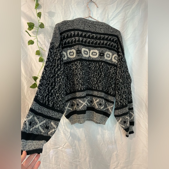 HOOPLA 100% Oversized Acrylic Sweater - Picture 6 of 6